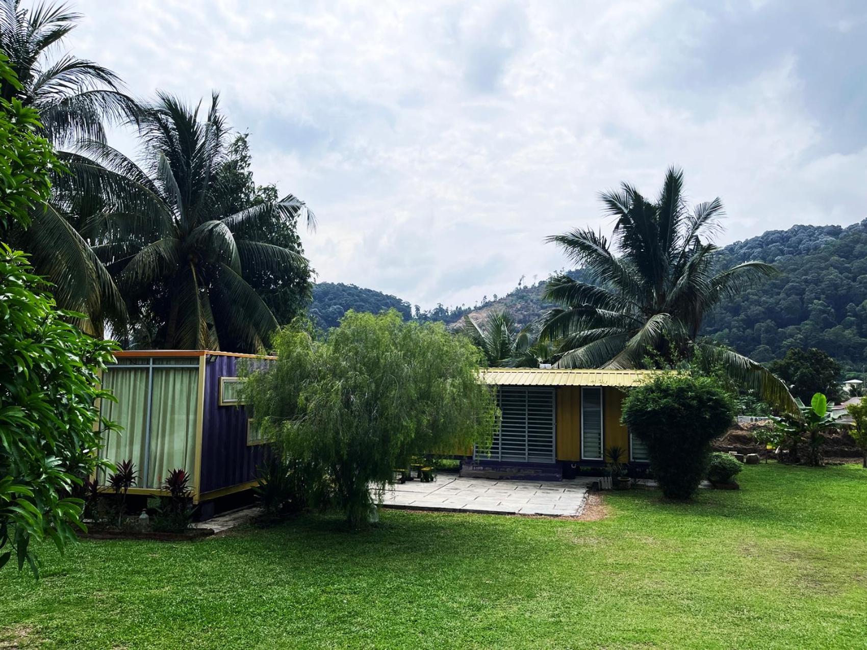 Purple Cube At Lumut Cube Homestay Kontena Exterior photo