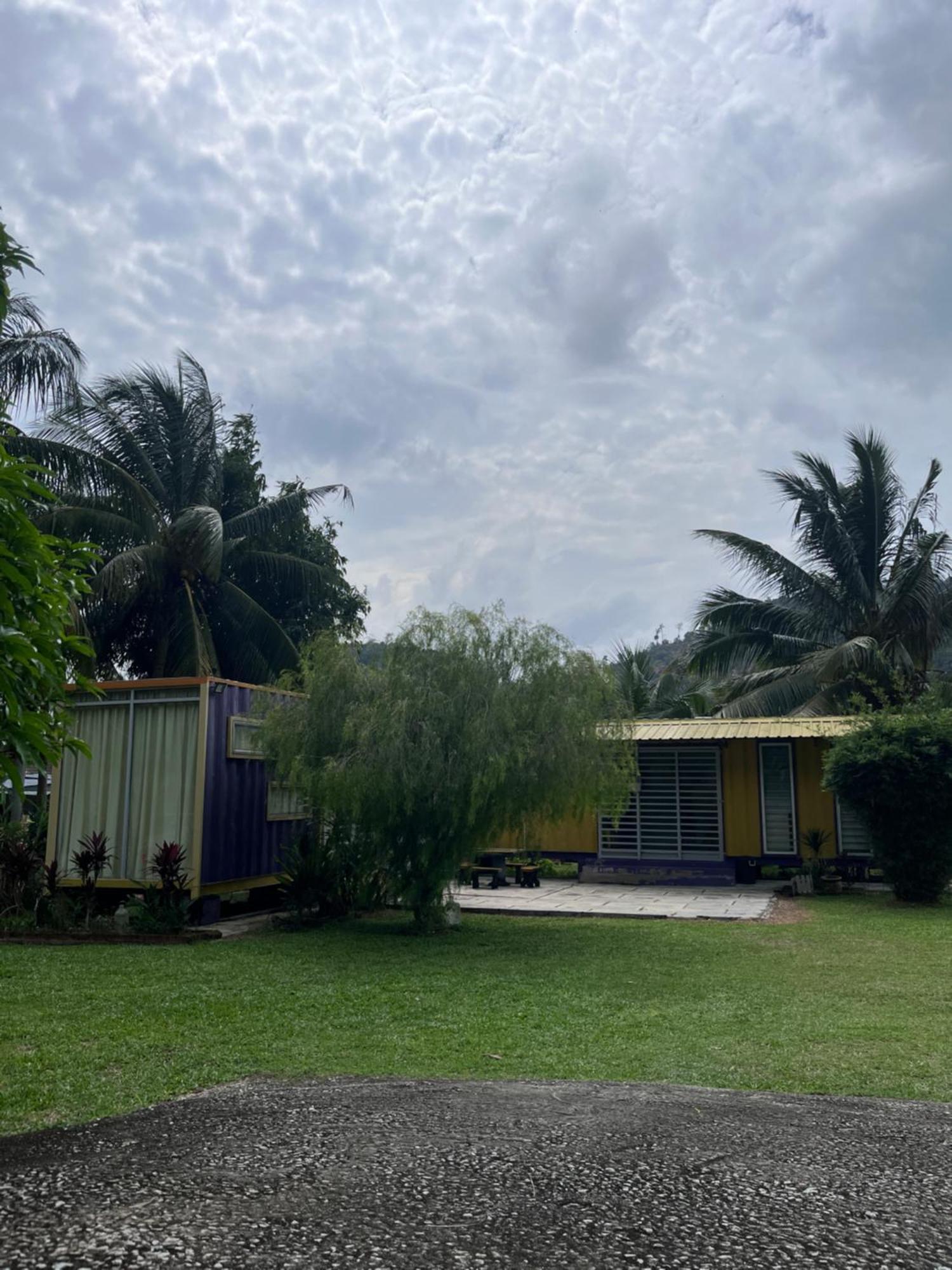 Purple Cube At Lumut Cube Homestay Kontena Exterior photo