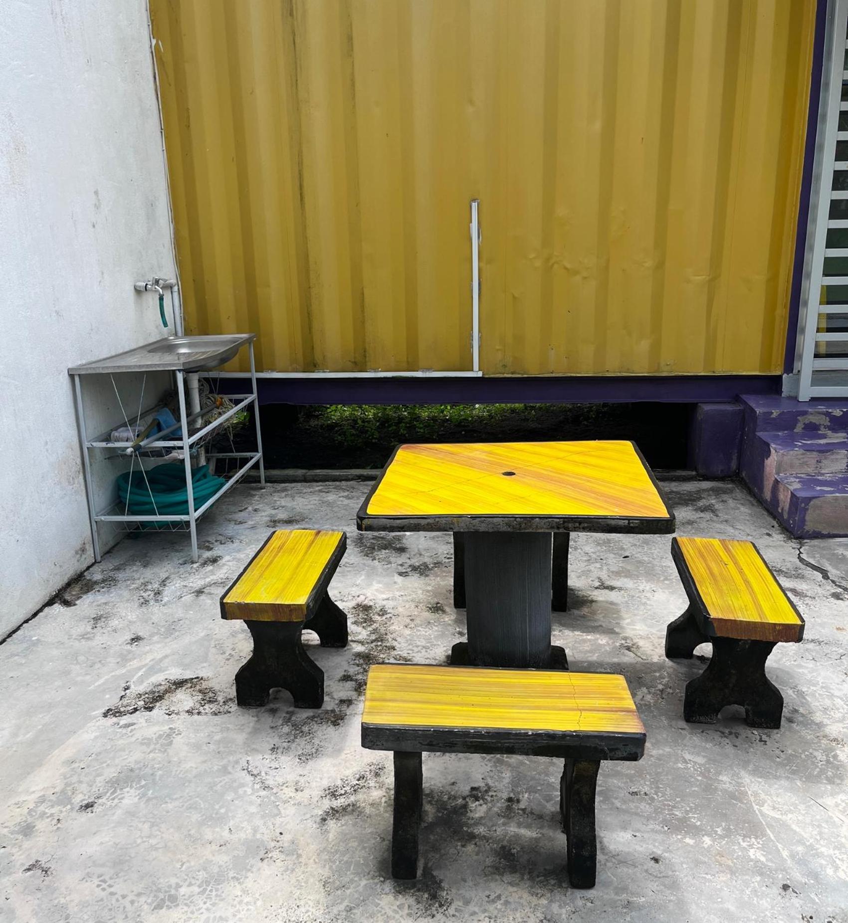 Purple Cube At Lumut Cube Homestay Kontena Exterior photo