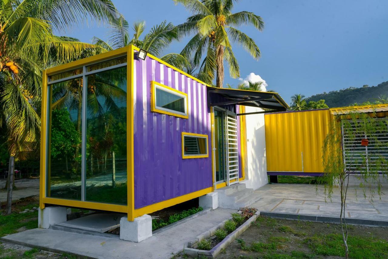 Purple Cube At Lumut Cube Homestay Kontena Exterior photo