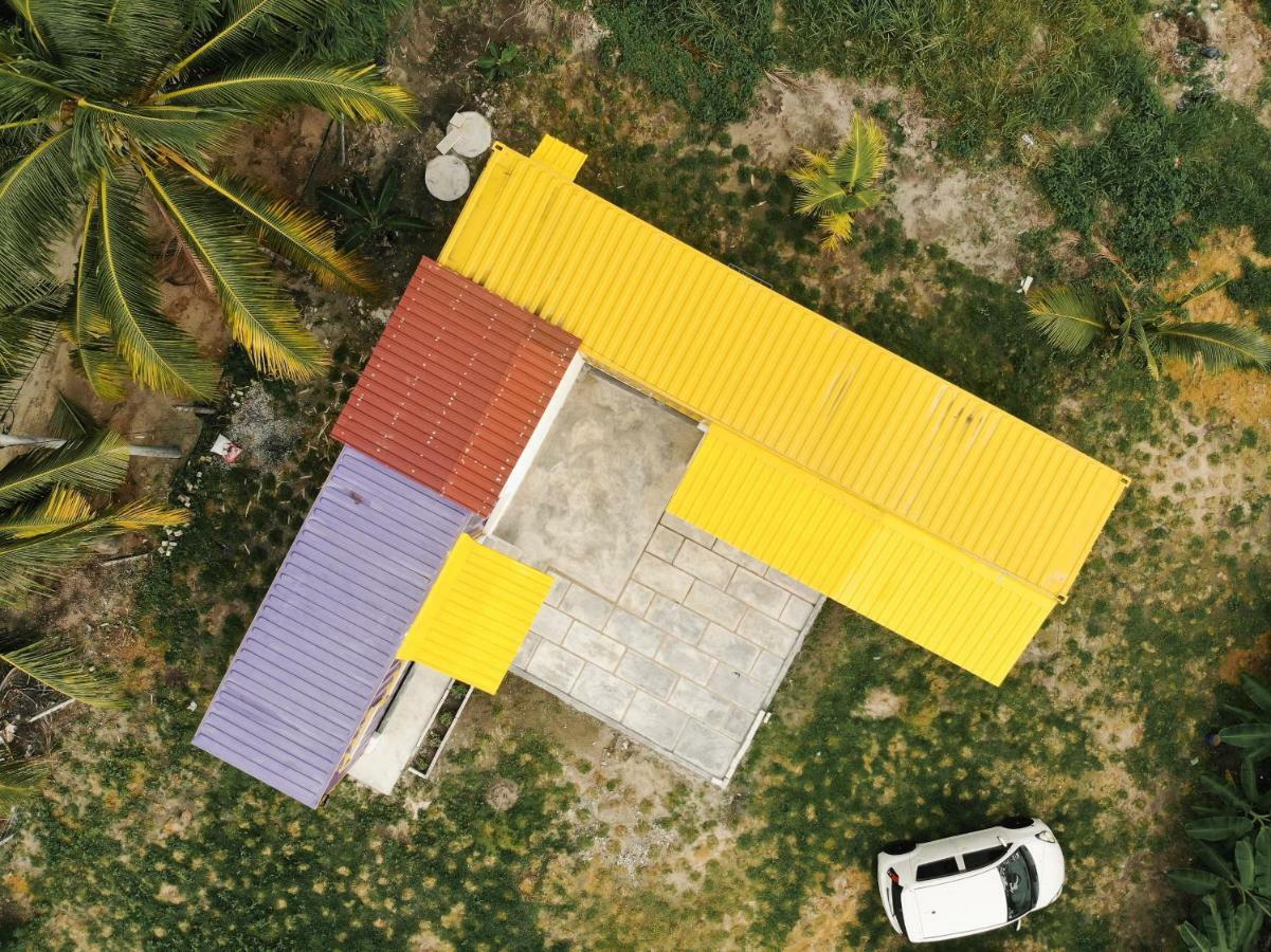 Purple Cube At Lumut Cube Homestay Kontena Exterior photo